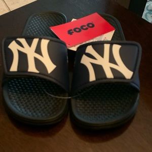 Brand New- Youth Medium Yankee Slides